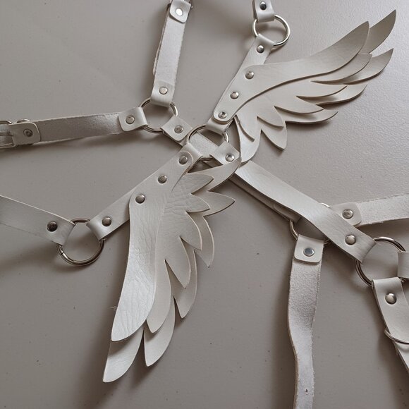 Leather Harness with Angel Wings - Picture 4 of 12